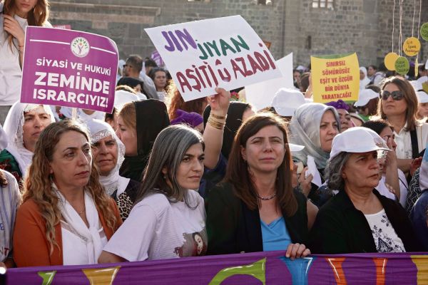 Tuncer Bakirhan : « Öcalan défend un modèle de société démocratique permettant à tous de vivre en égaux, en citoyens libres »