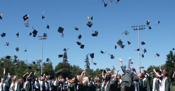Votre adolescent vient d'obtenir le bac ? Voici tout ce qu'il peut obtenir grâce à son diplôme !