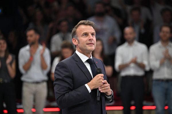 Macron évoque son avenir après 2027, 1 000 hectares ravagés par les flammes dans le sud de la France, les Bleues battent l'Angleterre à l'Euro 2025... Ce qu'il ne fallait pas manquer ce week-end