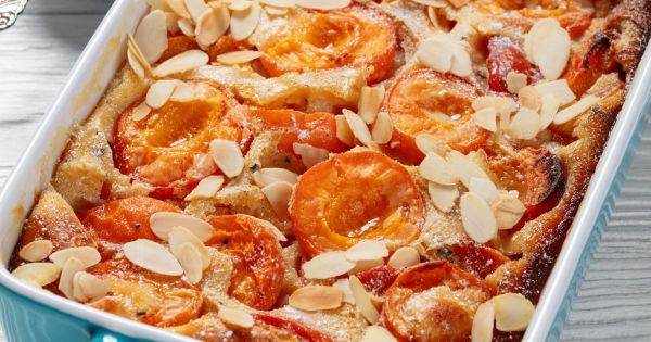 Ce clafoutis d'été se prépare en 10 minutes avec des abricots très mûrs (et sans farine de blé !)