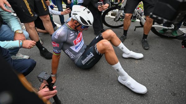 Tour de France 2025: "Heureusement qu'on a des coureurs qui font le spectacle", le génie Van der Poel raconté par son clan
