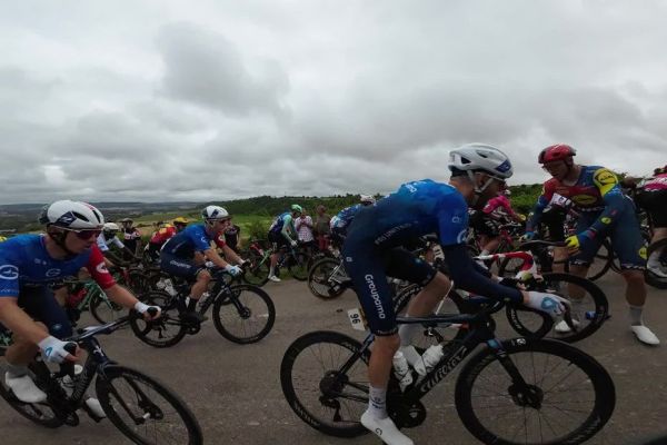 Tour de France 2025. "Ils étaient tellement près, c'était impressionnant" : en immersion au Haut Pichot, côte stratégique de la deuxième étape