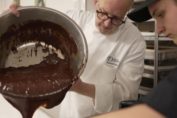 "La crème pâtissière à la tomate, ça n'a pas bien marché" : à 17 ans, Fabien se perfectionne au métier de chocolatier