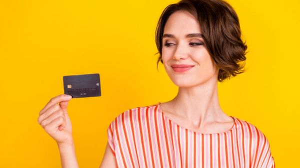 Compte bancaire jeune, premium ou classique : quelle banque est la moins chère selon votre profil ?