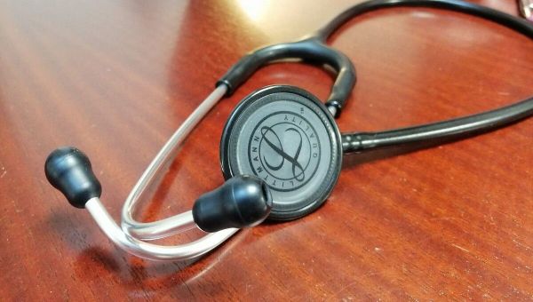Une cinquantaine de médecins juniors et des médecins solidaires pour lutter contre les déserts médicaux dans l'Hérault