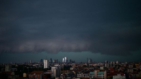 Italie : une femme tuée par la chute d'un arbre dans des intempéries près de Milan