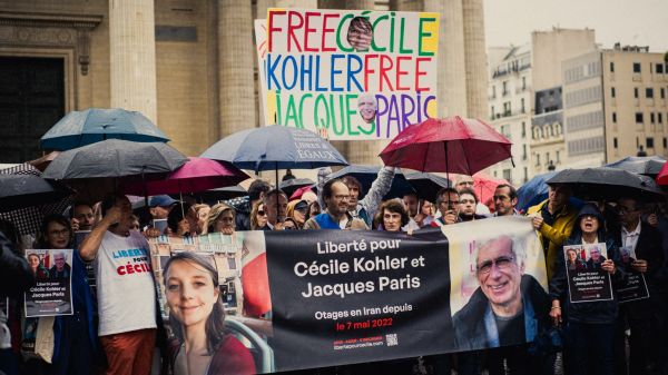 "Il faut que ce cauchemar s'arrête": les proches de Cécile Kohler et Jacques Paris demandent leur "libération immédiate" des geôles iraniennes