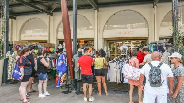 "Pas une grosse vague d'arrivées mais les touristes sont là" : début de saison chez les commerçants des Pyrénées-Orientales entre adaptation et impatience du week-end du 14 juillet