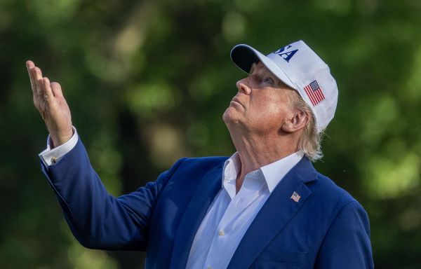 Trump raille le troisième parti annoncé par Musk