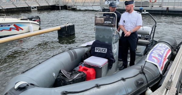 Loire. Risques de noyade, jet-skis, barbecue sauvage : on a suivi la brigade fluviale sur leur canot pneumatique