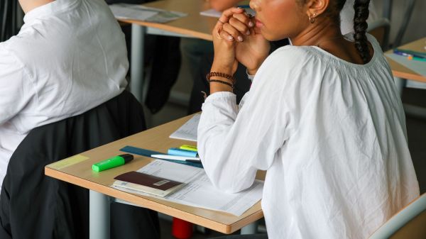 "Bien plus symbolique qu'utile" : obtenir le diplôme du brevet sert-il encore à quelque chose ?