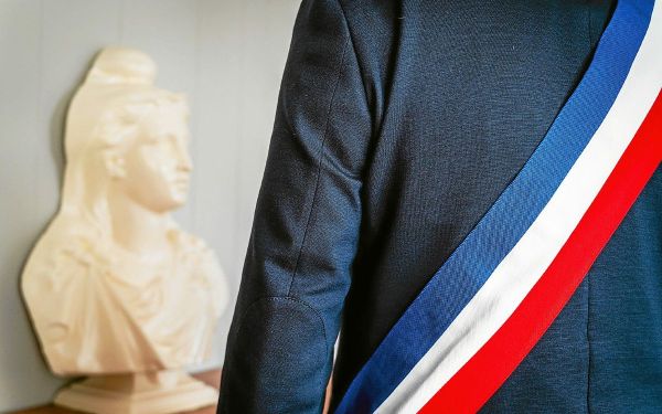 Une étude inédite souligne le risque d'« épuisement sévère » chez de nombreux maires en France