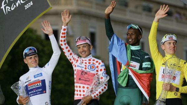 Tour de France 2025 : le maillot blanc et le maillot à pois, qui fêtent leurs 50 ans, ont-ils toujours un sens ?