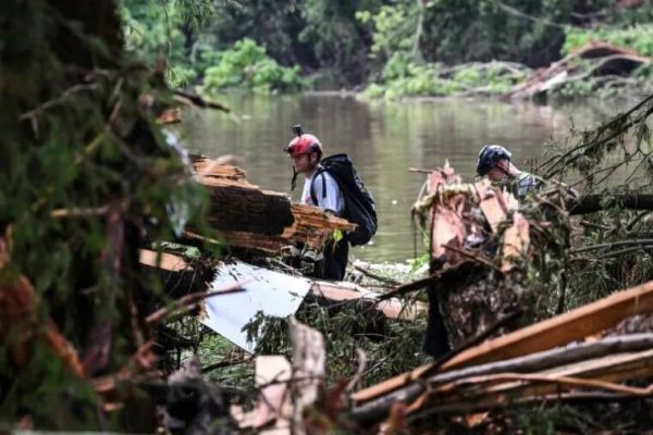 Près de 80 morts, une dizaine d'enfants encore portés disparus: ce que l'on sait des inondations au Texas