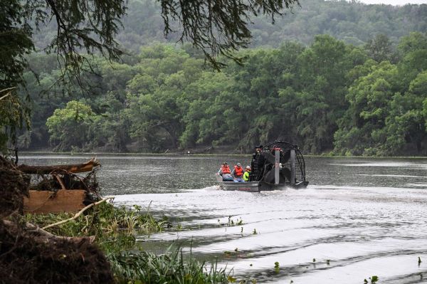 Inondations au Texas : près de 80 morts, l'espoir de retrouver des survivants s'amenuise