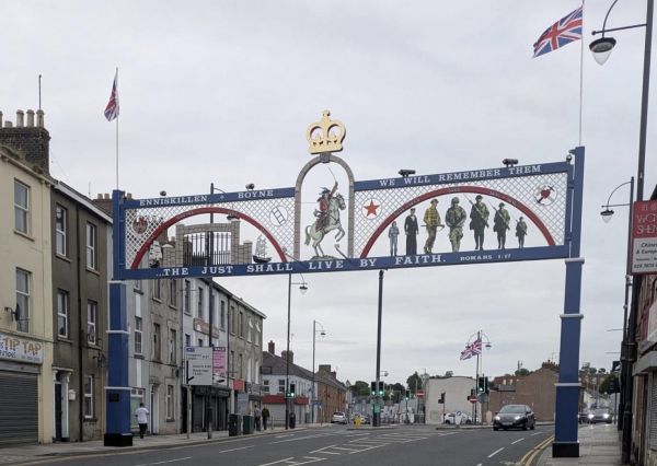 Saison des marches en Irlande du Nord. À Drumcree (Portadown), les Orangistes toujours interdits de défiler sur la Garvaghy Road malgré 27 ans de contestation