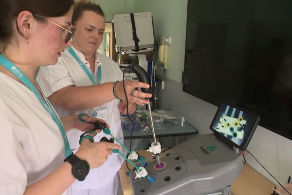 Des étudiants ingénieurs au service de la santé : au bloc opératoire, ils imaginent la médecine de demain