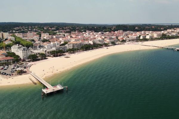 Arbres, piste cyclable, promontoires : le front de mer d'Arcachon fait peau neuve