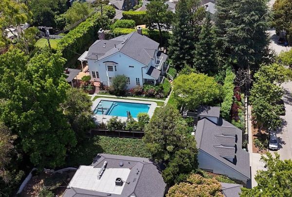 Neve Campbell : à quoi ressemble sa splendide maison coloniale qu'elle met en vente pour 5 millions d'euros ?