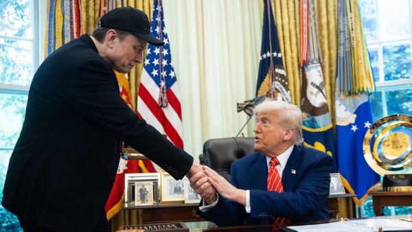 Clash Trump-Musk : "Il peut s'amuser autant qu'il veut mais c'est ridicule", le président américain tacle le nouveau parti créé par son ancien allié et fait chuter Tesla en Bourse