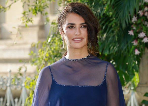 Pénelope Cruz : elle mise sur la transparence pour en dévoiler un peu mais pas trop