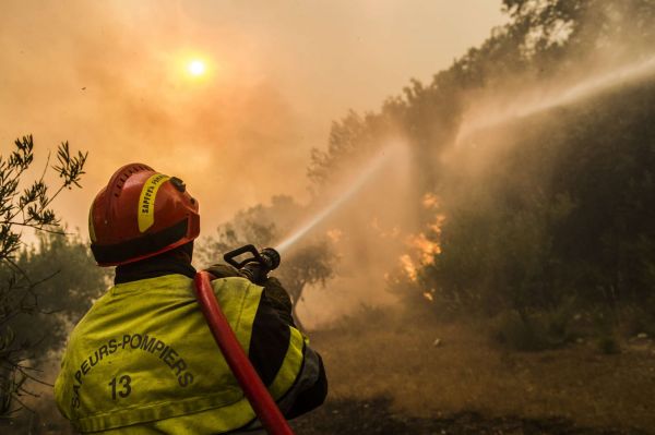 Feux de forêt : trois départements en vigilance rouge, ces gestes essentiels peuvent vous sauver la vie