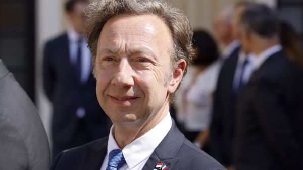 "Je m'épuisais": Stéphane Bern quitte Europe 1 pour Radio France