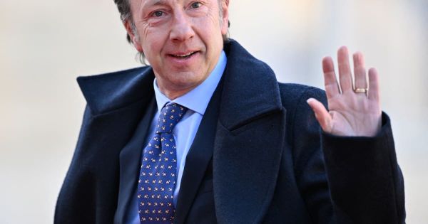 Stéphane Bern quitte la radio Europe 1 de Bolloré pour rejoindre ICI et le service public