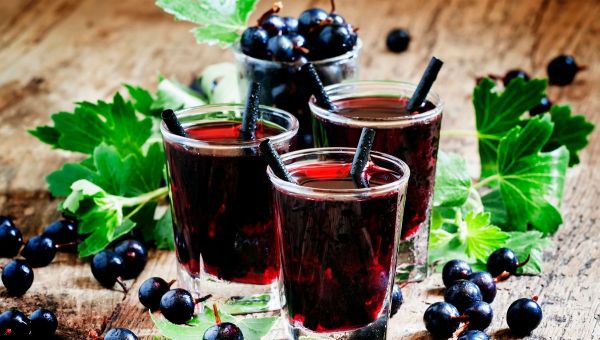Sirop de cassis maison : la recette fraîcheur de l'été