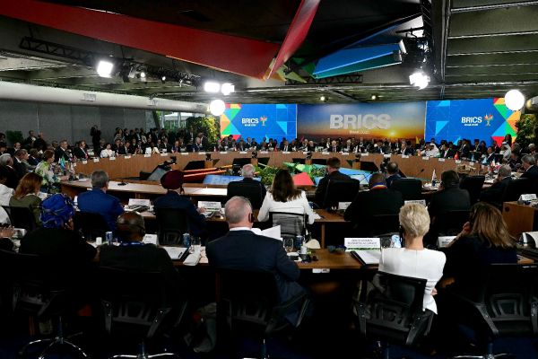 Droits de douane: les Brics ne cherchent pas la confrontation, selon Pékin