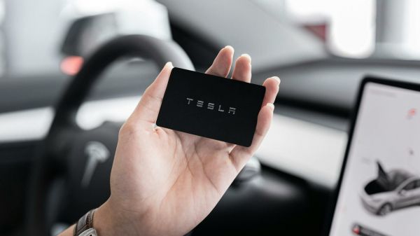 Tesla : ce prototype repéré en Californie serait-il le vrai modèle « low cost » tant attendu ?
