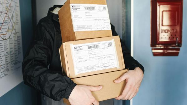 "Bonjour, vous êtes chez vous?": attention à cette nouvelle arnaque au colis