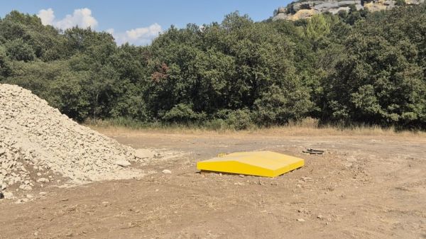 Lutte contre les feux de forêt : installation d'une nouvelle citerne à eau d'une capacité de 60 m³ à Lamanon