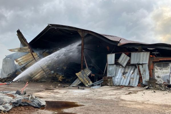 Un incendie détruit un hangar agricole de 2000 m², une soixantaine de pompiers mobilisés