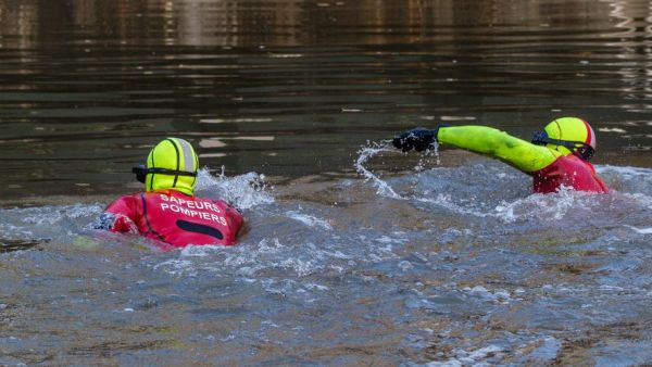 Il a été retrouvé dans un trou de plusieurs mètres de profondeur : un jeune homme de 18 est mort noyé alors qu'il se baignait dans un fleuve