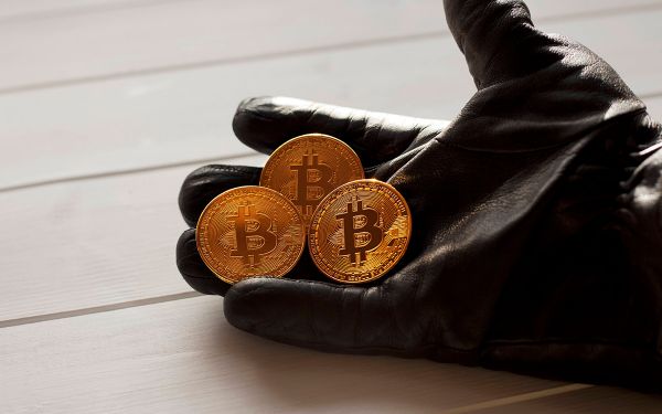 Elle se fait voler 1,2 million d'euros en bitcoin et demande le remboursement à son opérateur téléphonique