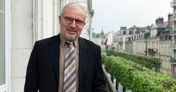 A Nevers, le maire macroniste critiqué pour avoir pris un troisième arrêté anti-mendicité en un an