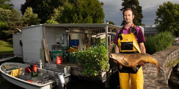 Une vie au fil de l'eau (1/6): Un pêcheur qui veut restaurer carpes et silures dans nos assiettes