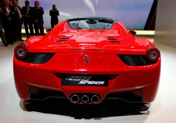 Alerte rouge pour Ferrari, Porsche et autres constructeurs de luxe, les Chinois débarquent avec des voitures électriques haut de gamme... et beaucoup moins chères
