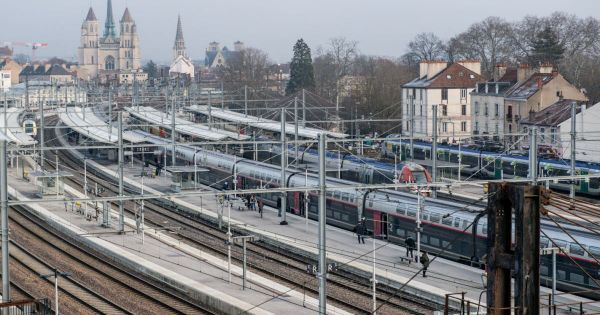 Dijon. Un conducteur de train évite le pire face à un homme suicidaire armé d'un couteau