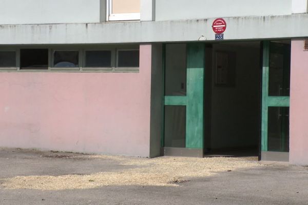 Marche blanche pour Maria, 55 ans, tuée tragiquement par balles par son ancien conjoint