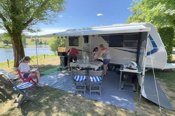 "C'est là où on a le véritable esprit de vacances", ce camping tenu par un couple d'Anglais fait le plein de touristes