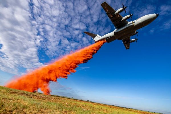 Incendies. "Ce kit d'Airbus rempli en moins de 10 minutes peut déverser 20 tonnes d'eau"... mais peut-il remplacer les Canadairs ?