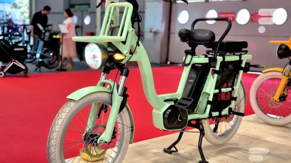 Encore plus confort et à un prix toujours aussi attractif : le nouveau biplace électrique de Gaya frappe fort