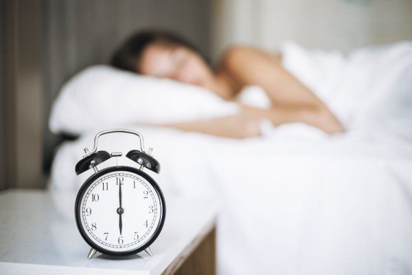 Selon un neurologue, cette mauvaise habitude nocturne augmente le risque de démence