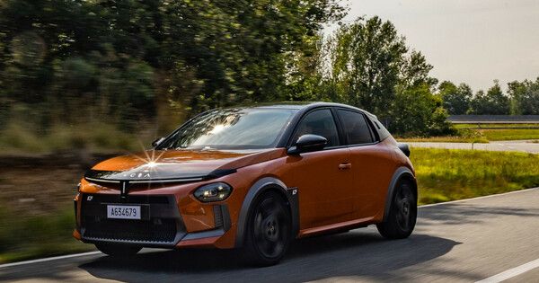 Lancia Ypsilon HF (2025) - un digne successeur des champions de rallye ?