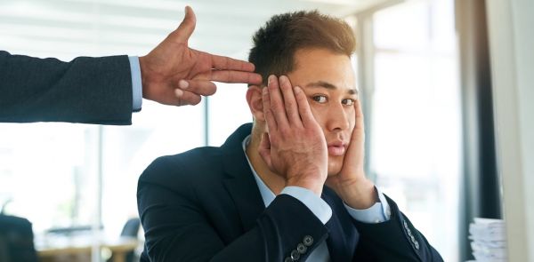 Petit guide du management toxique : comment faire fuir vos salariés en 6 leçons