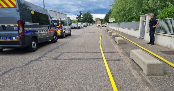 Métropole de Lyon. Incendie au sein d'une entreprise à Chassieu : un blessé grave, une intervention complexe