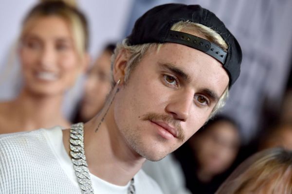Justin Bieber : en sueur, le visage rougi et les yeux dans le vague... il partage ses selfies Detox