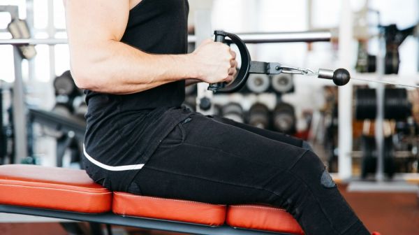 Banc de musculation : prévention des douleurs dorsales et de la fonte musculaire